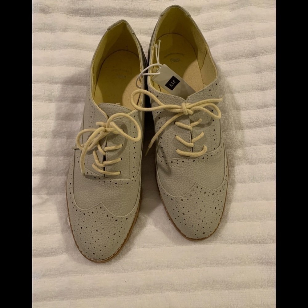 Gap Brand NWT Oxfords Beige Size 9W